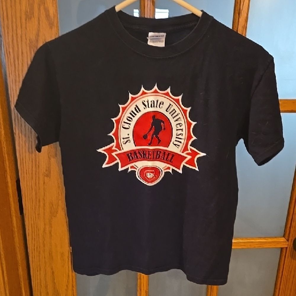 Boys Large Gildan Black Red Short Sleeve Tee Crest Design Graphic Casual Summer